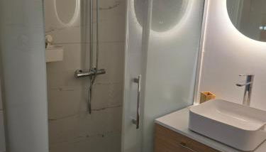 T2 cosy, calme avec balcon, parking et Netflix - Foto 4, Shower