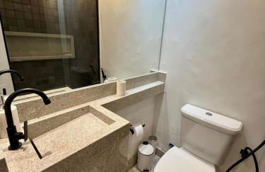 Flat moderno e confortável - excelente localização - Foto 23