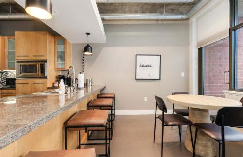 Union Station downtown and gameday retreat! - Foto 38