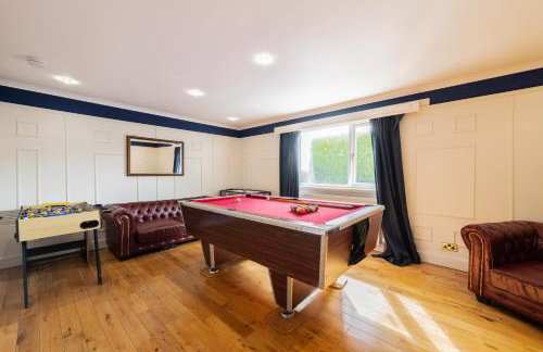 Alton Villa, Sleeps 12, Great for Families, Undercover Hotub & Games Room - Foto 17