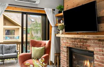 Renovated Ski In Out Condo King Bed Patio Grill - Foto 11