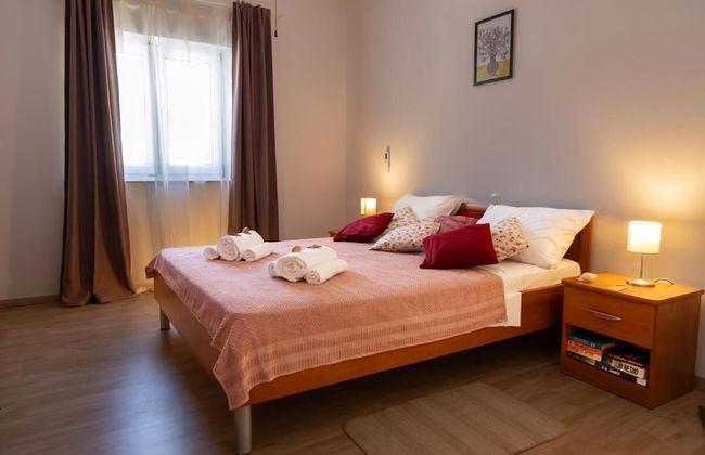 Villa Akulica With Heated Outdoor Pool and Seaview - Photo 13