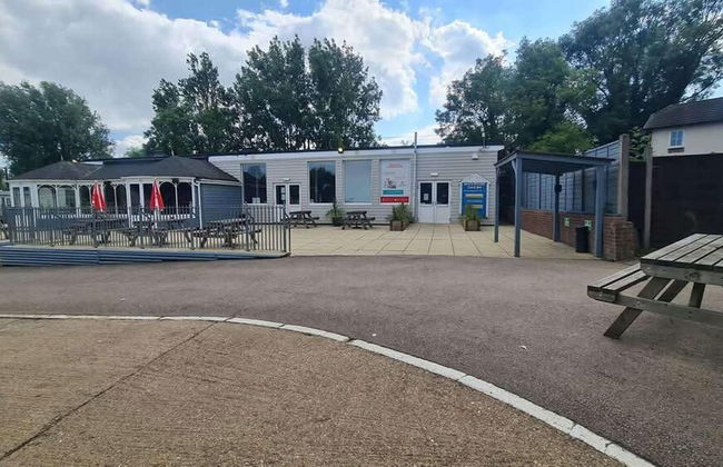 3-bed Cabin, Sleeps 6 With Pool & 5 Mins to Beach - Foto 29