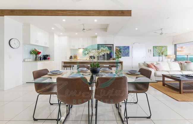 Coastal Magnificence Pool Workspace Parking - Photo 10