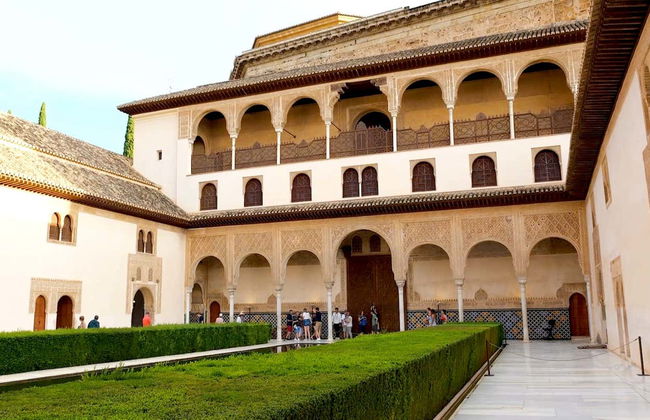 Visita guiada por la Alhambra y los Palacios Nazaríes + Granada City Pass - Foto 3