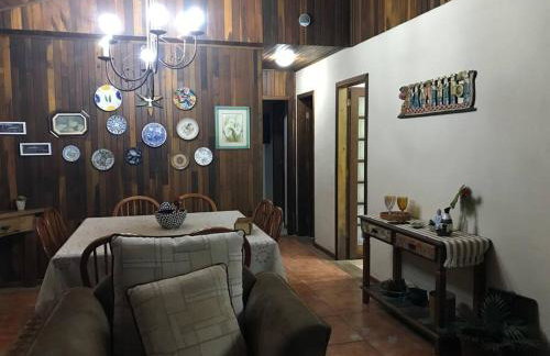 Lindo e aconchegante chalé com piscina, lareira e churrasqueira - Foto 17