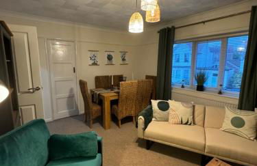 Cherry Blossom Apartment - 3 bed, parking, garden - Photo 50