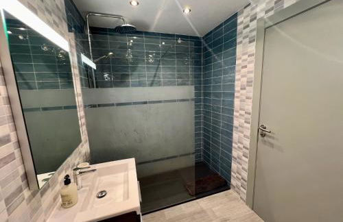 Stunning apartment with pool, golf and lake views - Foto 24