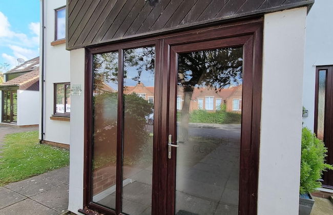 360 Serviced Accommodations - Swan Path Retreat - 2 Bedroom Apartment - Photo 21