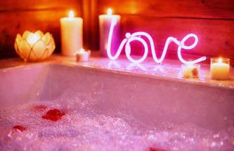 Le Chalet romantique, SPA XXL, 5 min centre ville, Écran cinéma, Lit king size, cascade d'eau - Photo 3