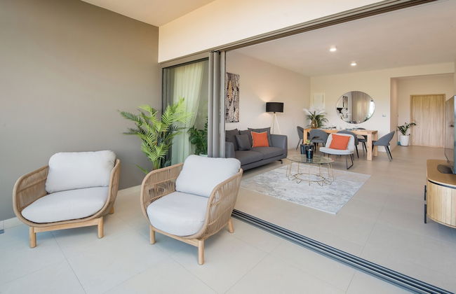 The Luxury Verdant Garden Hotel - Photo 10