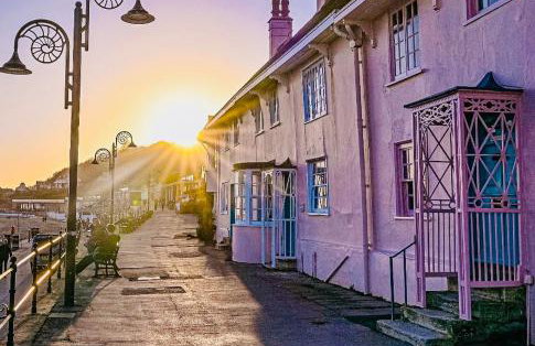 Amazing Large House, Lovely Newly Fitted Kitchen, Sleeps 8 , Nice Views and Garden, Plus a Beach Hut that is Located on Lyme Regis Beach - Photo 24