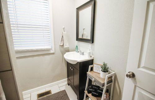 Fenced Yard and Patio W Grill plus Game Room - Foto 22