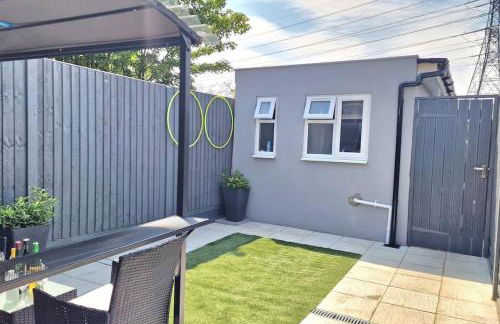 Stunning, clean, free parking home, ideal long stays - Foto 16