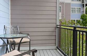 DT Charm Apt with Pool,Gym,Wine,WKSpace, Free Parking - Photo 16