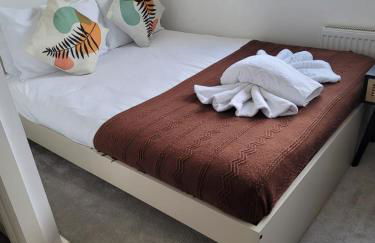 Spacious 4BR House with 2 Bathrooms and 1 WC ideal for Families, Professionals and Relocators near NEC, BHX, HS2 and JLR with Travel Cot, Pets Allowed and Free Parking - The Home Makers Hub - Foto 56