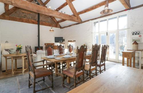 White Haywood Barn - Photo 14