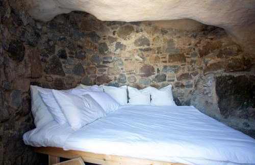 My Old Stone House in a 2 000 sqm private garden with Fab Glamping Tent - Photo 36