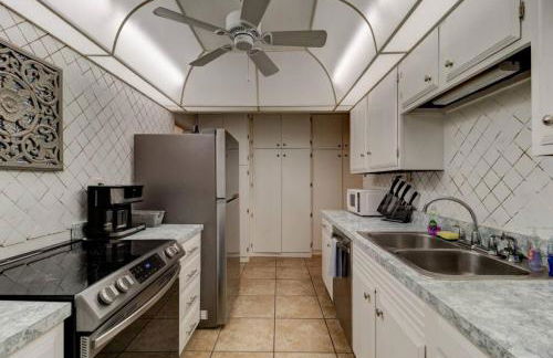 Shark Shack large house minutes to the beach - Photo 5