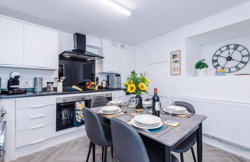 Modern 6 Bed House with Ensuites by 53 Degrees Property, Perfect for Business and Groups - Foto 1