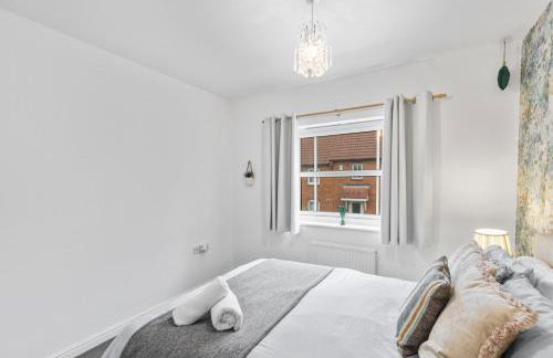 Modern 2-BR Home WiFi plus Parking - Photo 15