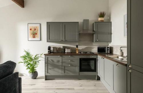 Goodwood - Modern Stay in Cotswolds with Hot Tub - Foto 12