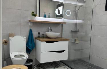 B - Elegent 2 Bedroom Modern Townhouse - Foto 35