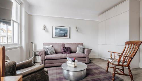 Victoria Violet - Photo 3