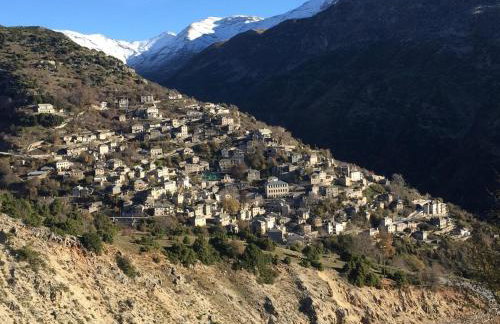 The Mountain House -mountain getaway - Photo 33