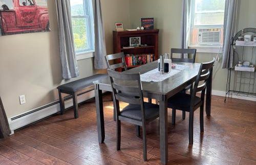 Private 2 Bedroom Lofted Garage Getaway - Foto 28