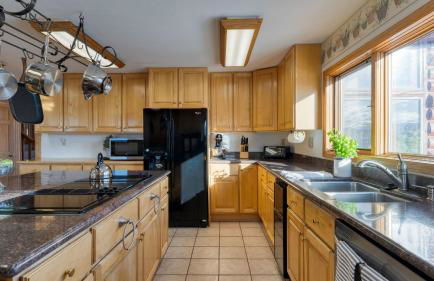 Sleeps 20 Secluded 7BDR Retreat on 71 Priv Acres Elkstone Lodge by AvantStay - Foto 18