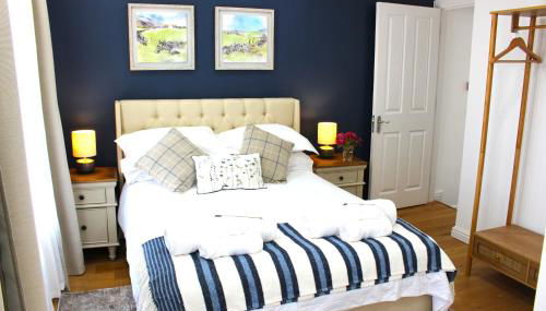 Spacious 4BR house, 2 en suites with garden & on-site parking - Foto 5