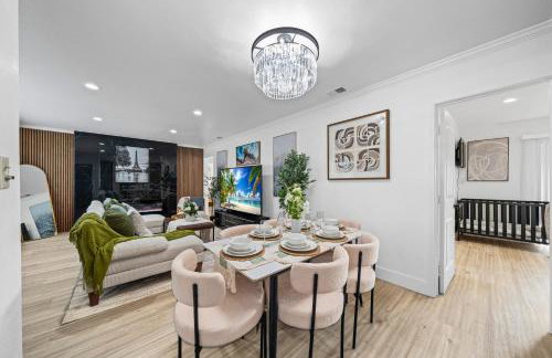 Entire Private Home with 4 Bedrooms 2 Bathrooms, Hot Tub, King Bed, 80 TV, Gated Yard, Ranch Style, Available Now - Foto 8