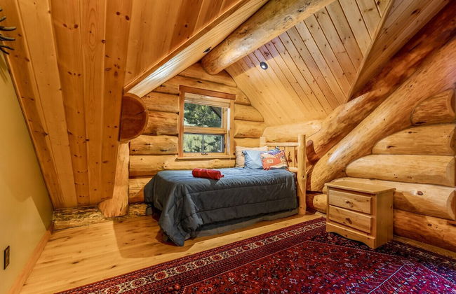 Luxury Log Chalet | Pool + Private HotTub | Ski In/Out | Overlooking Greywolf GC - Photo 10