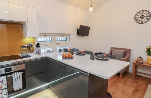 Evening Star Engine Shed - Photo 13