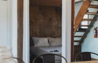 Secluded rustic 3-bedroom cabin on private land - Photo 15