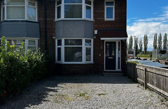 Private 5 bedroom Whole House - Photo 24