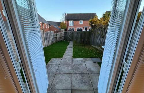 Modern TownHouse - 3 bed 2.5 bath 2 Private Gated Parking - Photo 8