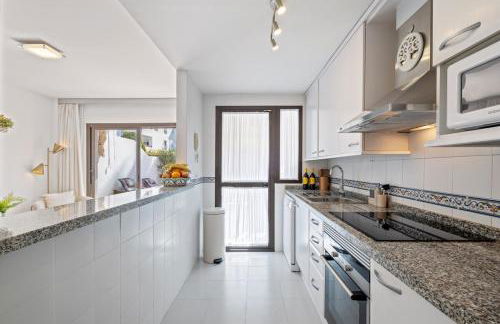 Driftwood Escape - Puerto de la Duquesa - Photo 16