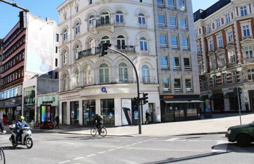 Hamburger Perle am Gänsemarkt und Binnenalster - Photo 25