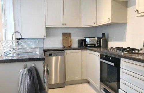 Emerson House, dog friendly with log burner close to waters edge and harbour - Photo 18