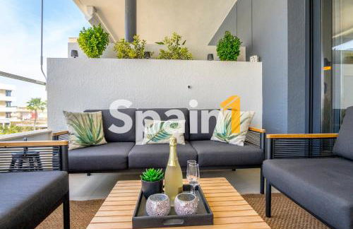 3 Bedrooms Apartment in flamenca Village with 3 Pools, sauna, gym and Jacuzzi - Photo 17