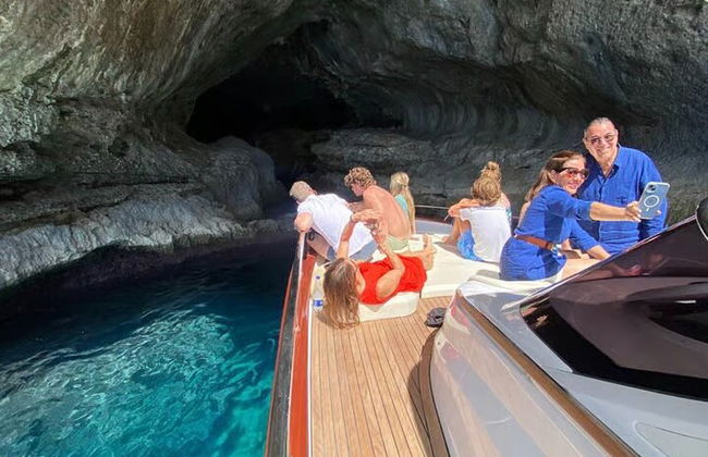 Crucero al atardecer por la costa de Capri y Sorrento en barco Todo incluido - Foto 22