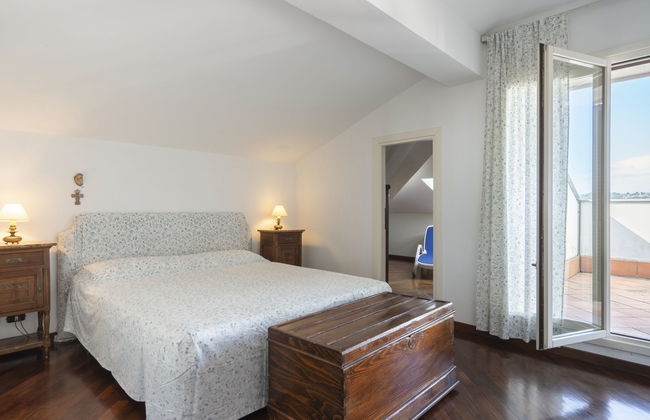 4 bedroom Apartment in Diano Castello with swimming pool and garden - Photo 15