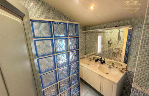 MAS M - Villa d'exception - Piscine - Jeux Enfants - BBQ - Plancha - Cheminée - Calme - 5 Chambres - SUDSEJOURCONCIERGERIE - Foto 40