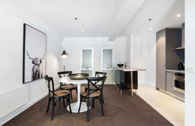 Light-filled Converted Warehouse 2 Bedroom Apartment in Prahran - Foto 6
