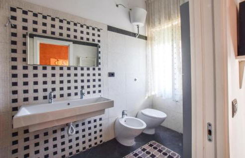 Awesome Apartment In Reggio Calabria - Foto 11