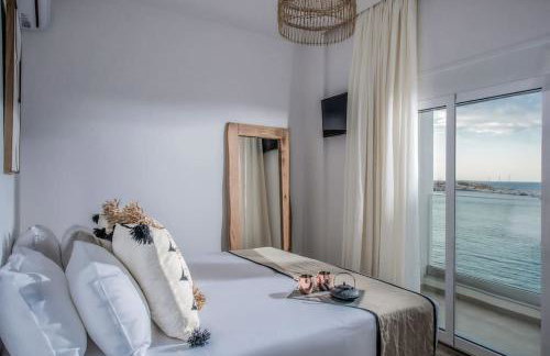 Khroma Luxury Suite 3- Beach front apartment - Photo 37