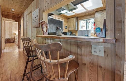 Granny's Love Shack - TRANQUIL RETREAT STEPS AWAY FROM THE NATIONAL FOREST! - Foto 10