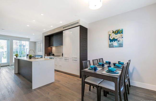 Modern Townhouse at Marine by Elevate Rooms - Photo 12